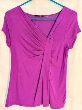 Tahari Draped V-Neck Short Sleeve Top in Fuchsia S T0034